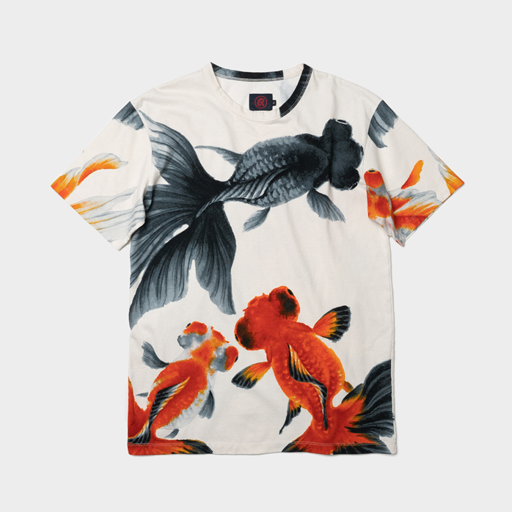 蝶尾金魚　総柄半袖Tシャツ