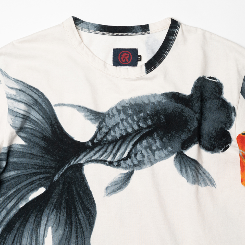 蝶尾金魚　総柄半袖Tシャツ